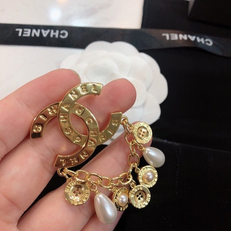 Chanel Pearl Pendant 18K Gold Brooch
