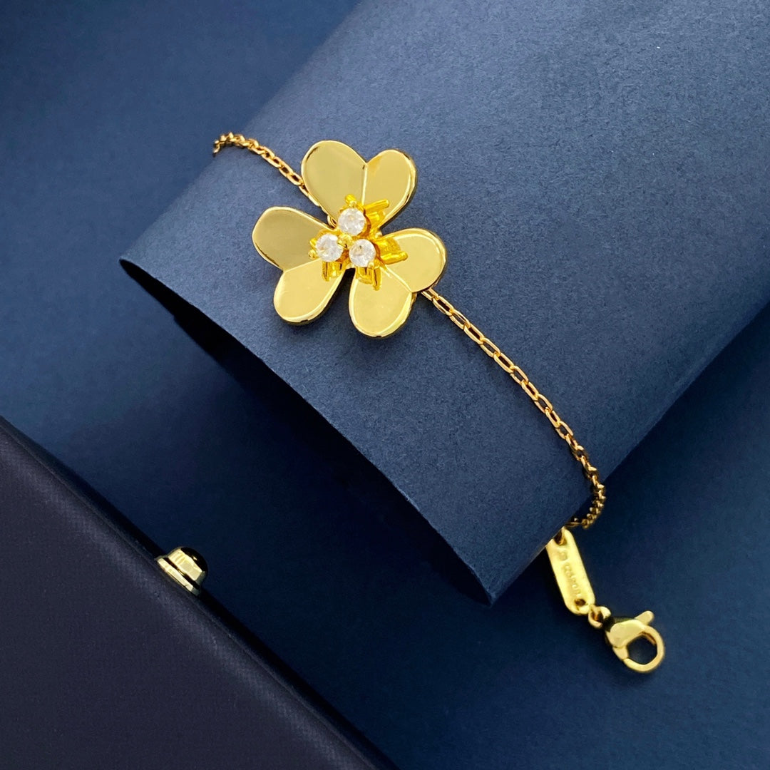Frivole Medium Clover 18K Gold Bracelet