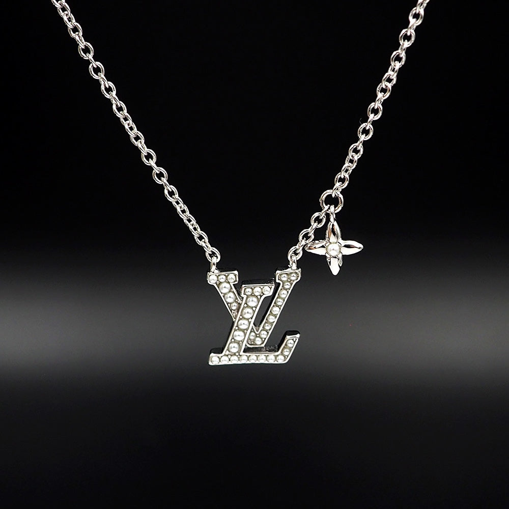 Louis Vuitton Iconic Pearls 18K Gold Necklace