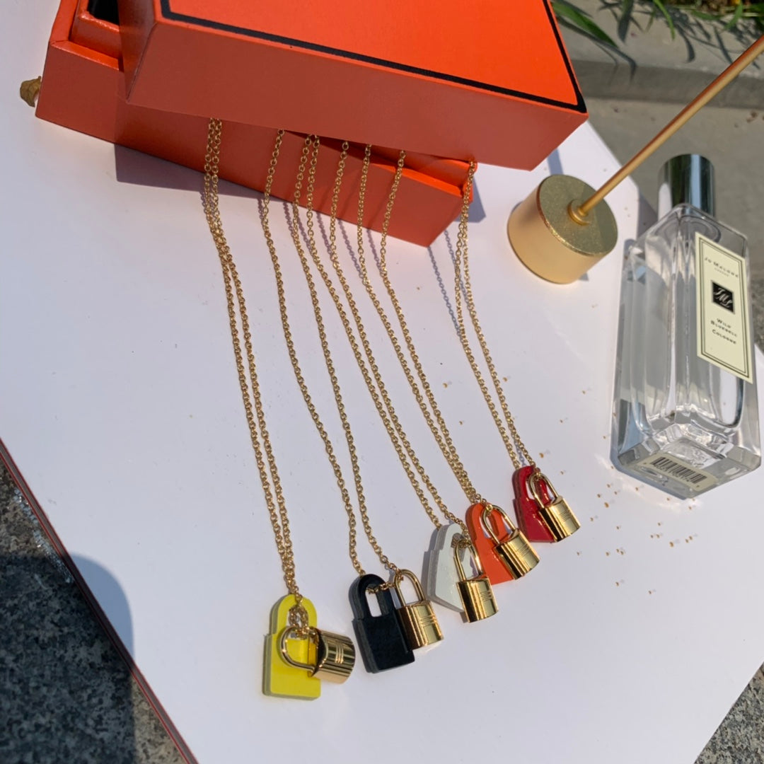 Hermes O'Kelly Orange Pendant 18K Gold Necklace