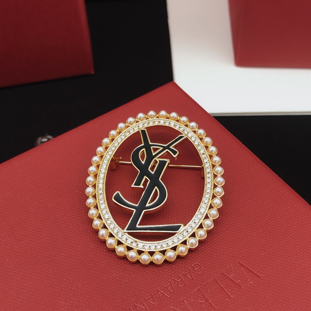Oval Pearls 18K Gold Brooch