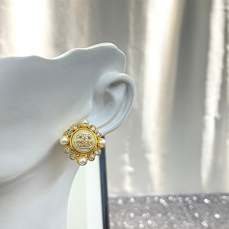 Chanel Pearls 18K Gold Earrings