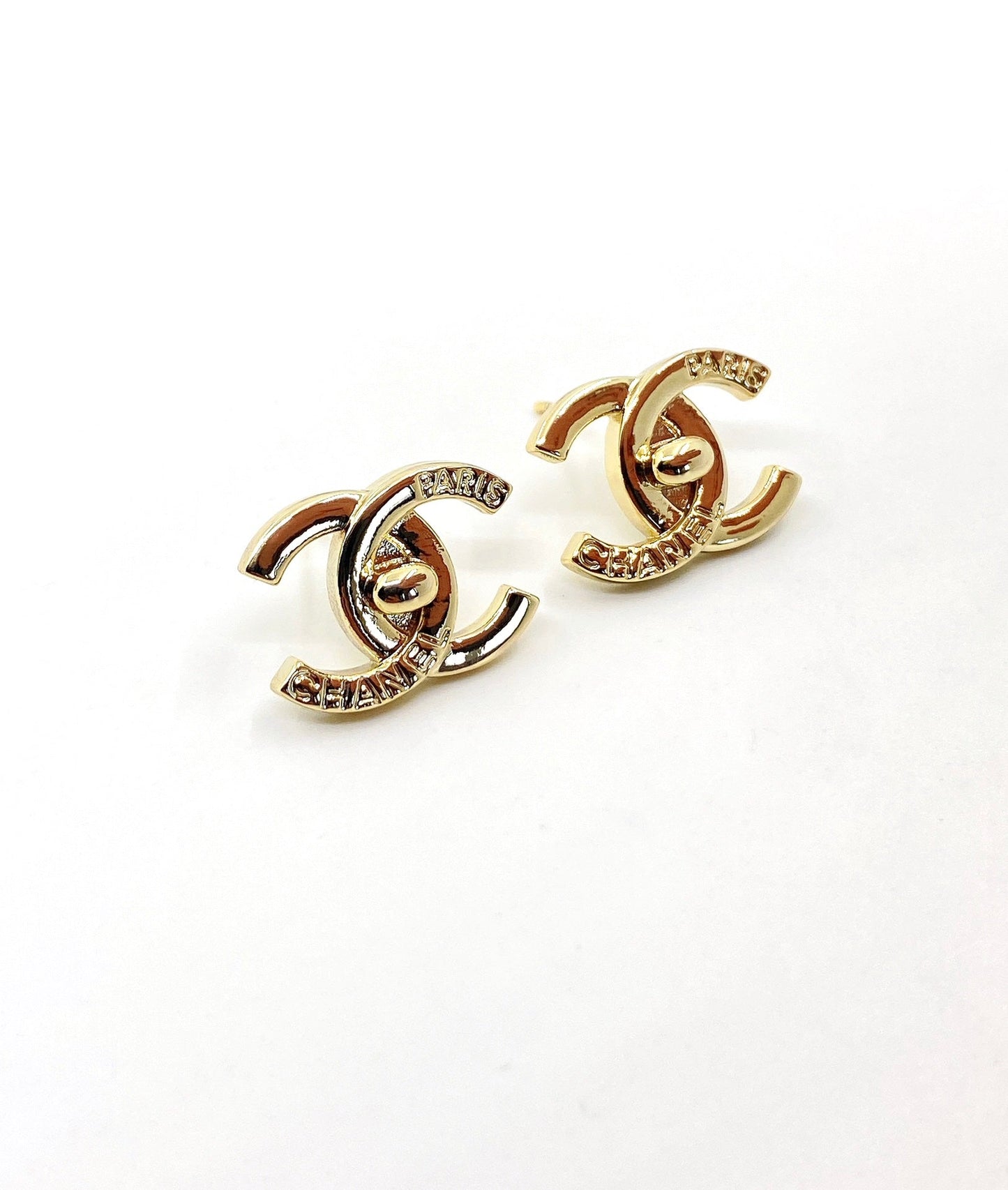 Chanel Gold 18K Gold Earrings