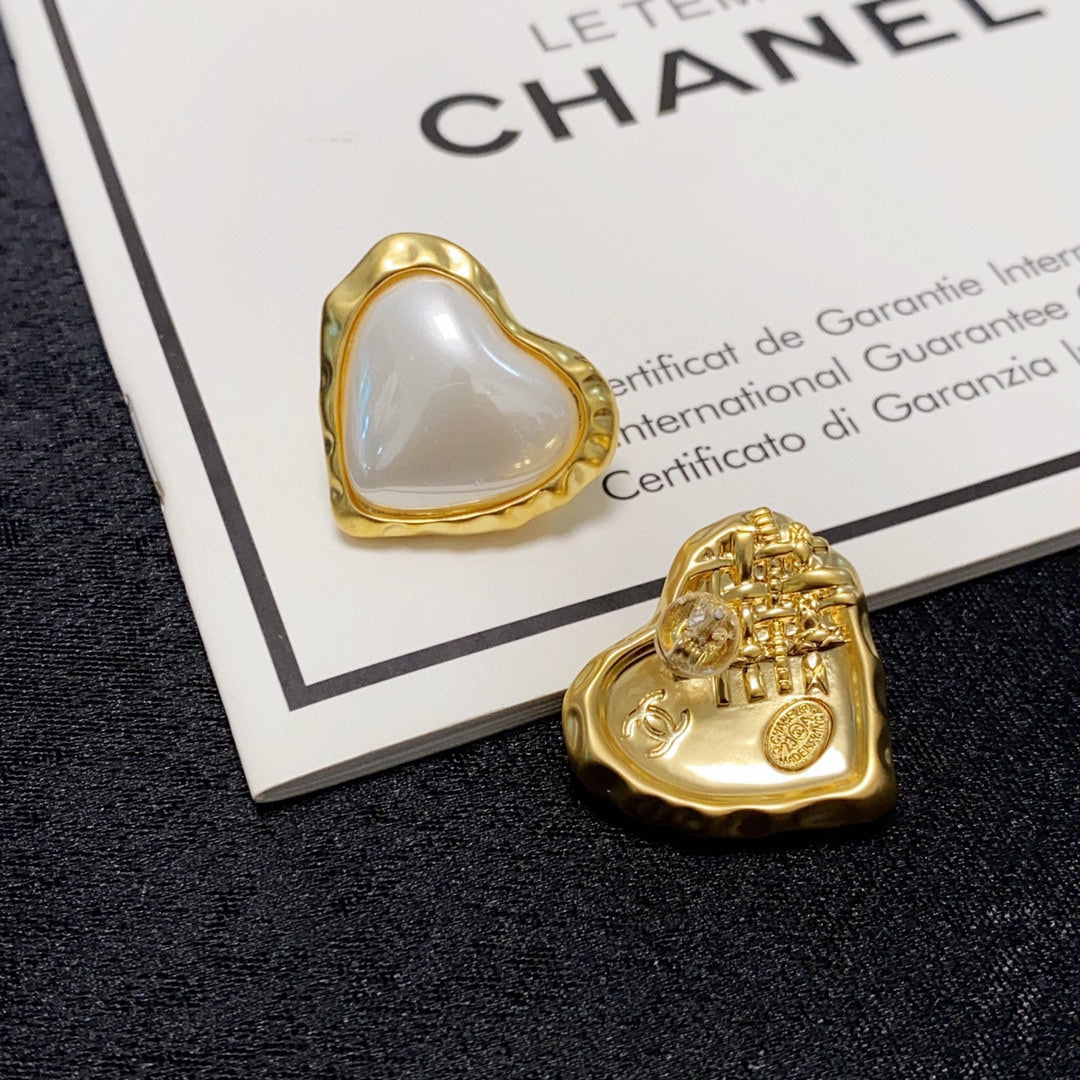 Chanel Heart Pearl 18K Gold Earrings