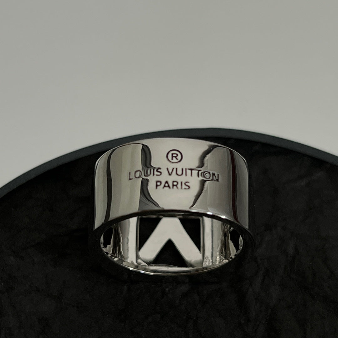Louis Vuitton Vintage 18K Gold Ring