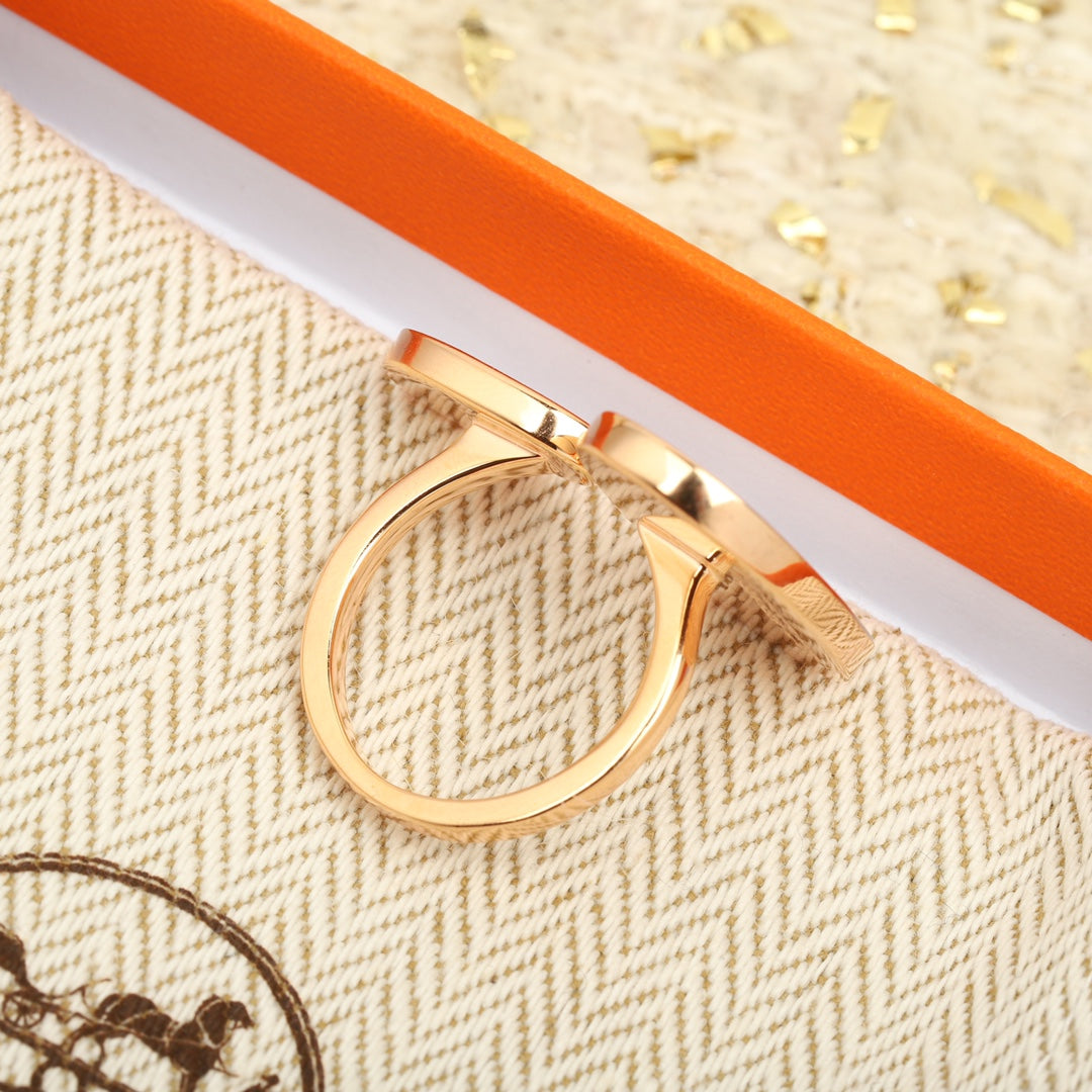 Hermes Chaine D'ancre Verso Large 18K Gold Ring