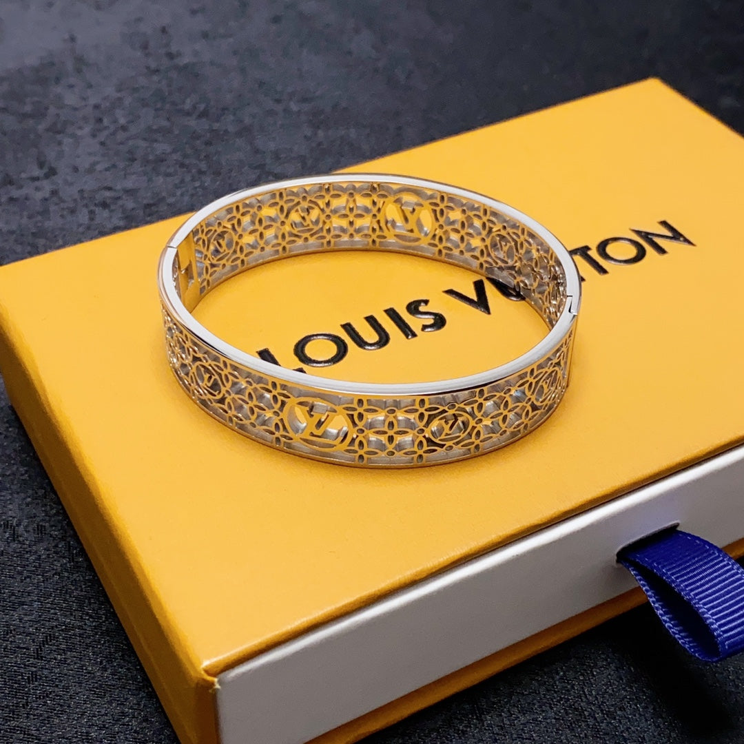 Louis Vuitton Hollow 18K Gold Bracelet