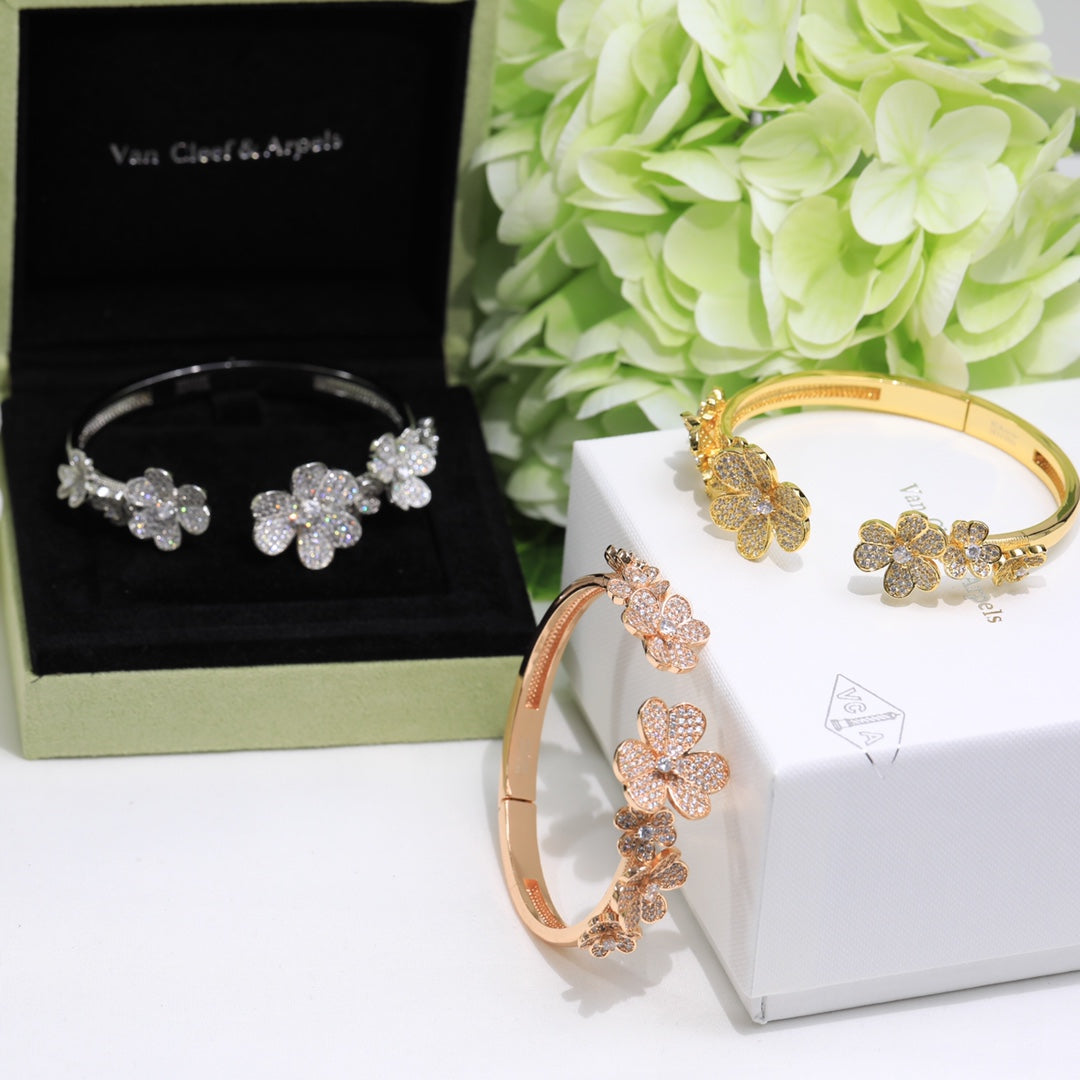 Frivole Seven Flowers Diamonds 18K Gold Bracelet