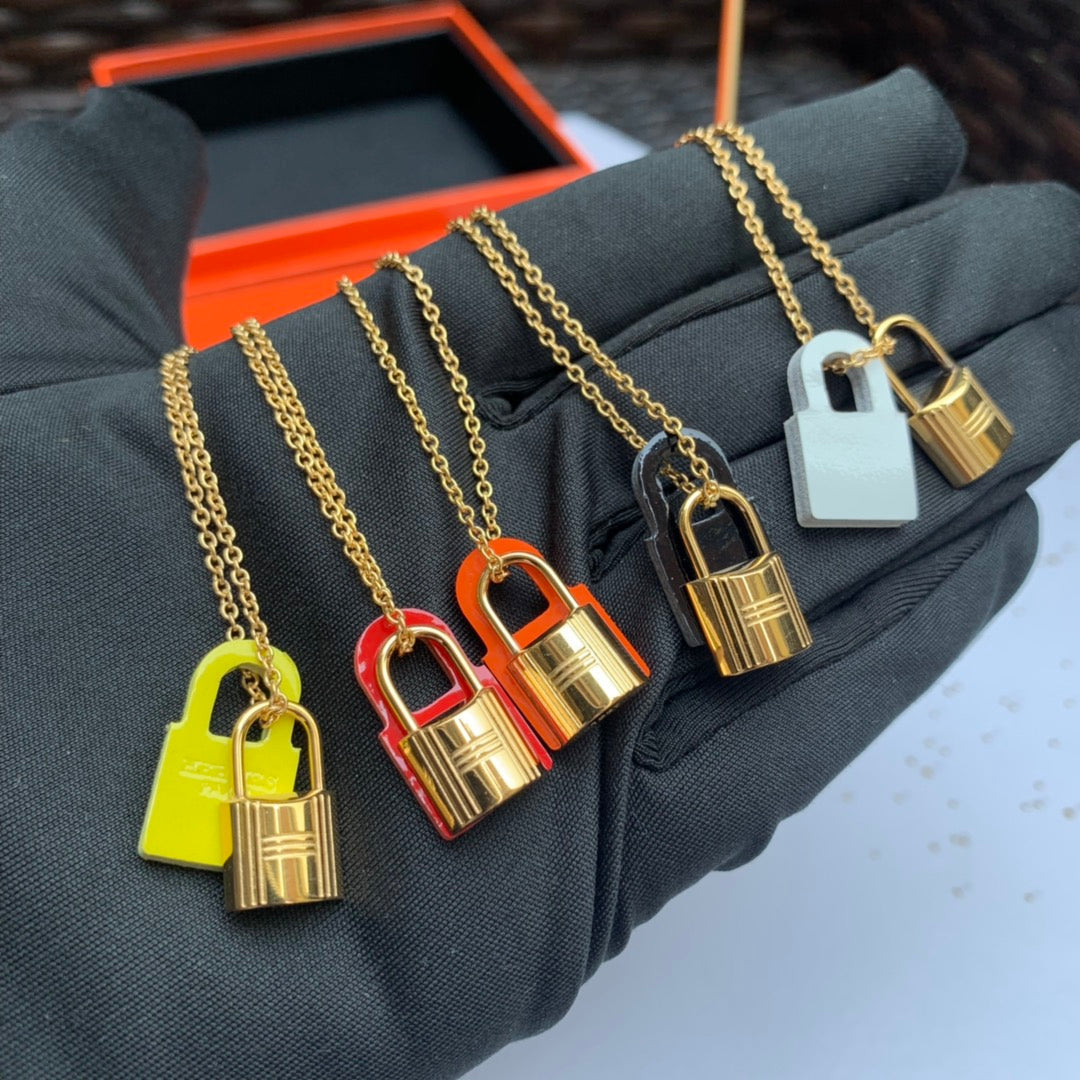 Hermes O'Kelly Pendant 18K Gold Necklace