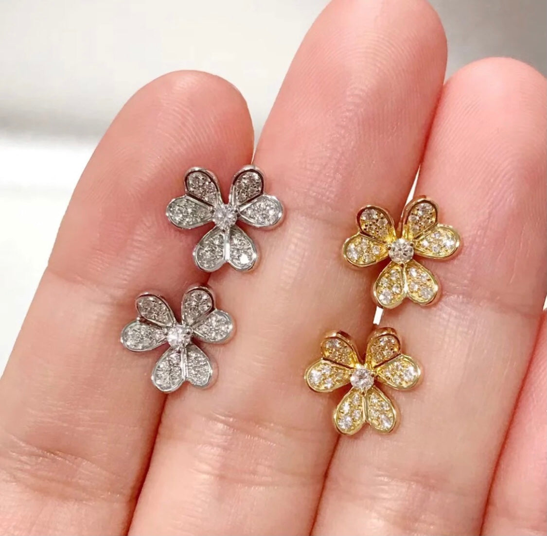 Frivole Small Model 18K Yellow Gold Earrings