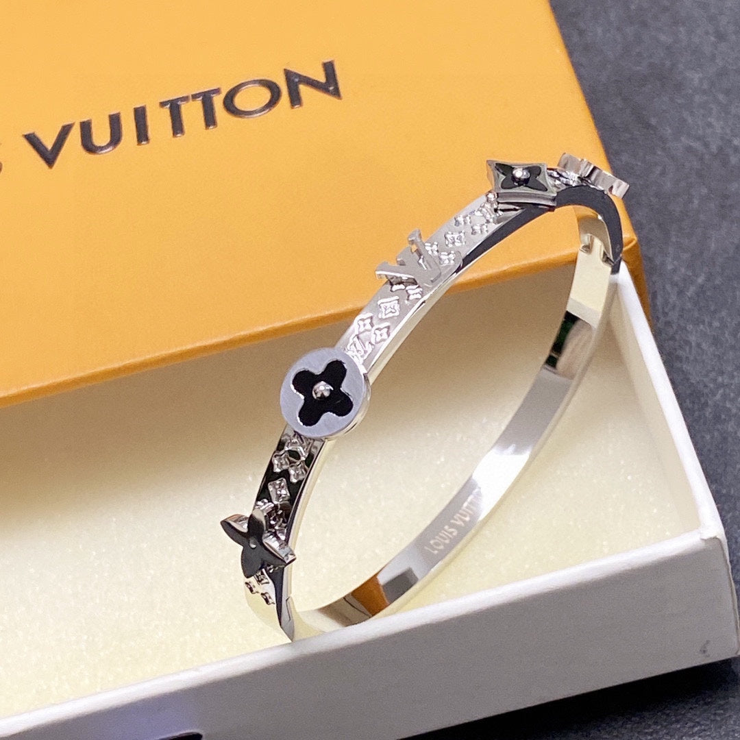 Louis Vuitton Blossom 18K Gold Bracelet