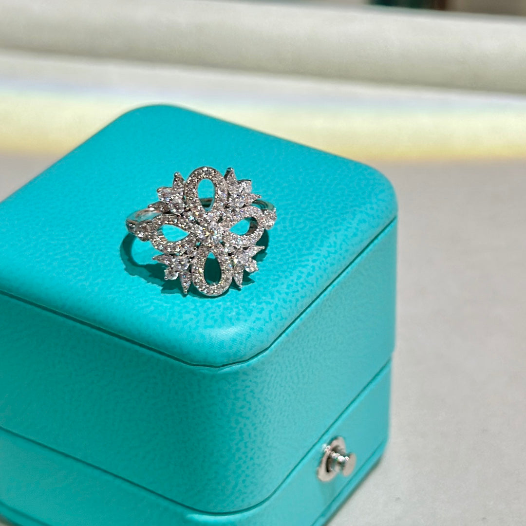Tiffany Vinatge Flower 18K Gold Ring