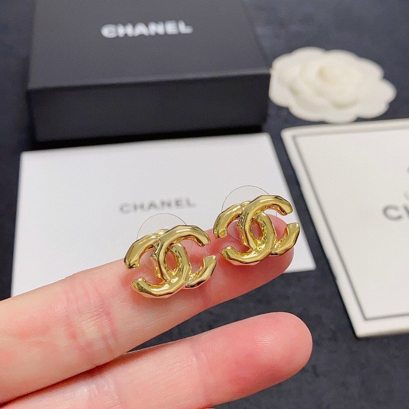 Chanel Gold 18K Gold Earrings