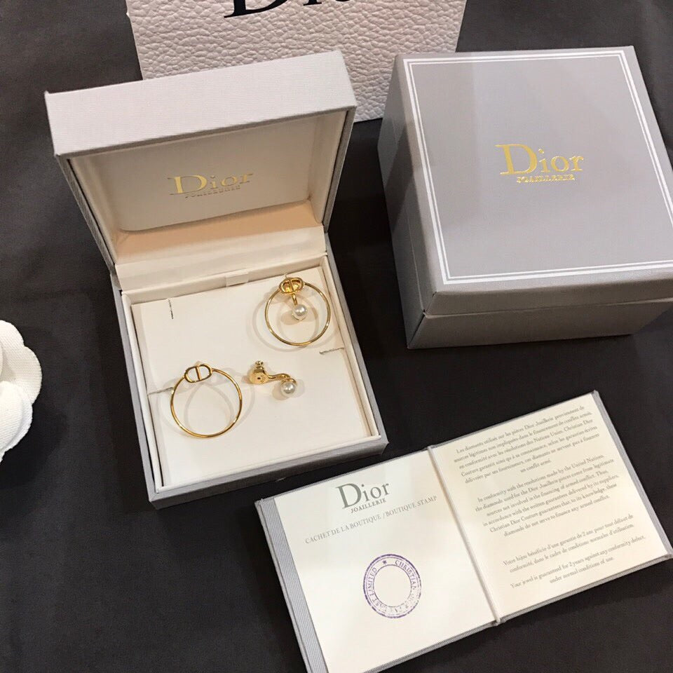 Dior 30 Montaigne Pearl 18K Gold Earrings