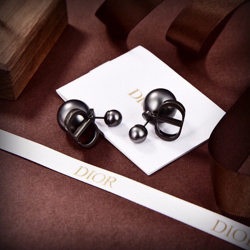 Dior Tribales Grey Pearl 18K Gold Earrings