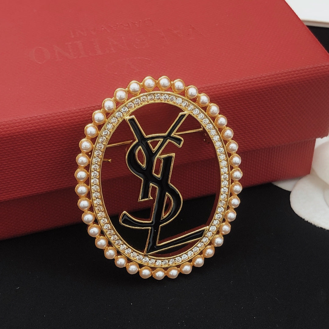 Oval Pearls 18K Gold Brooch