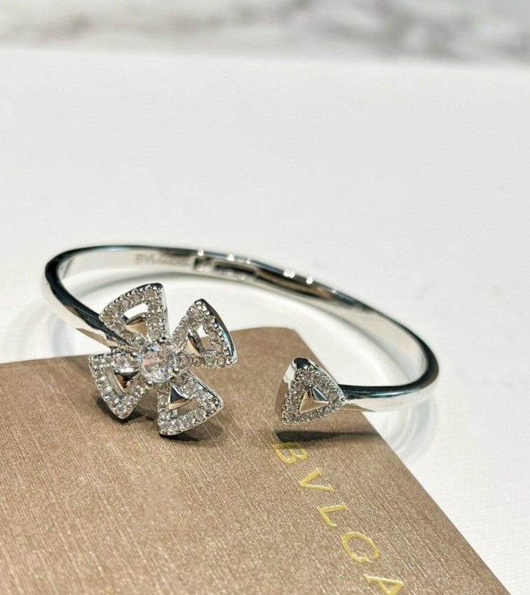 Fiorever Diamonds 18K Gold Bracelet
