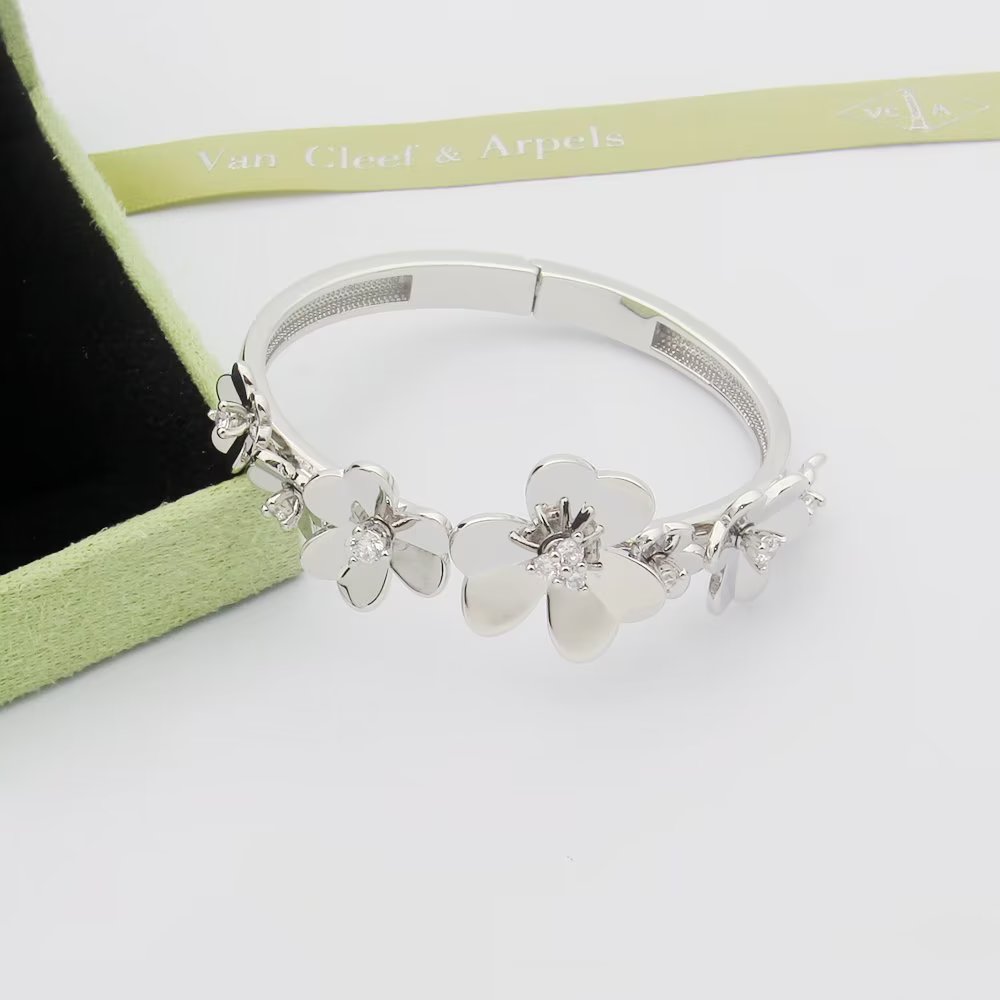 Frivole Seven Flowers 18K Gold Bracelet