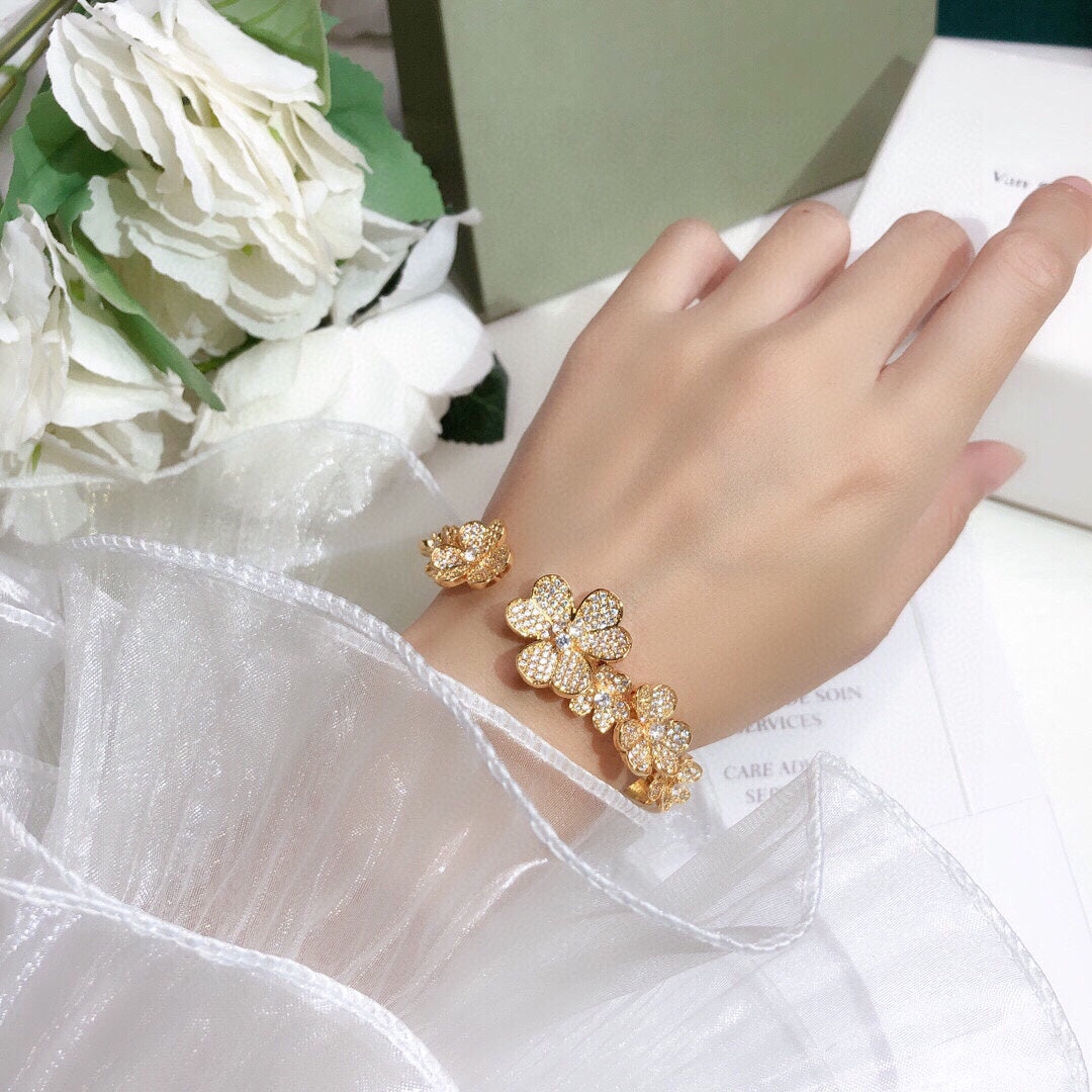 Frivole Seven Flowers Diamonds 18K Gold Bracelet