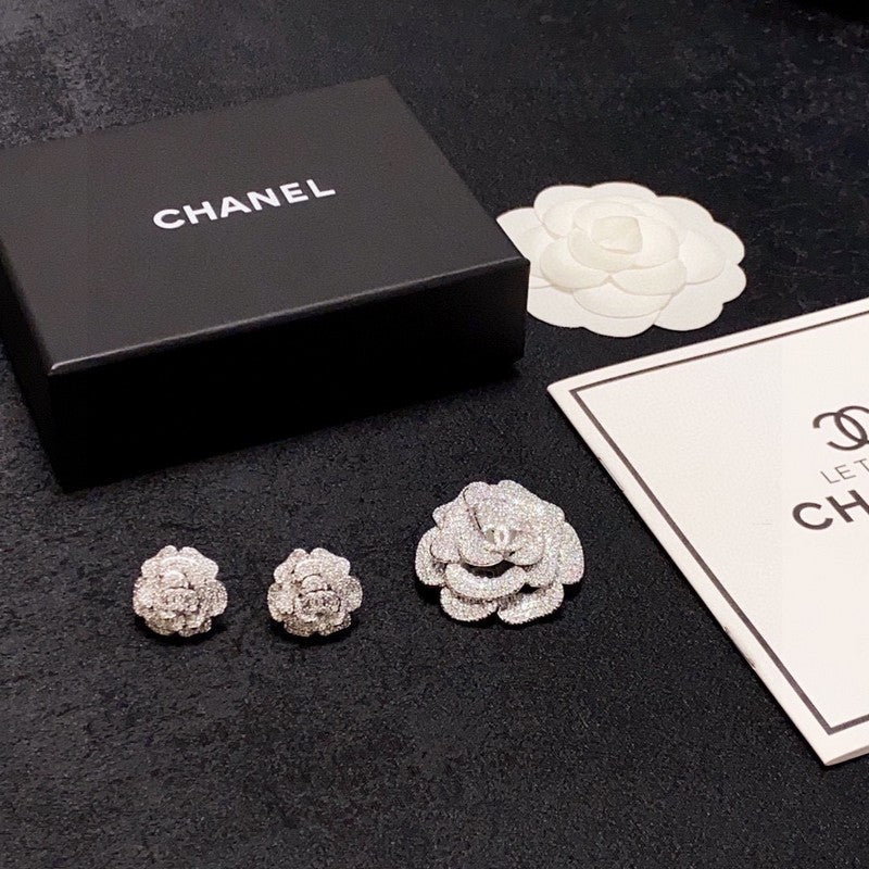 Chanel Full Diamond Camellia 18K Gold Brooch